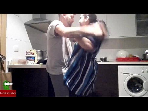 Порно с мамами на кухне